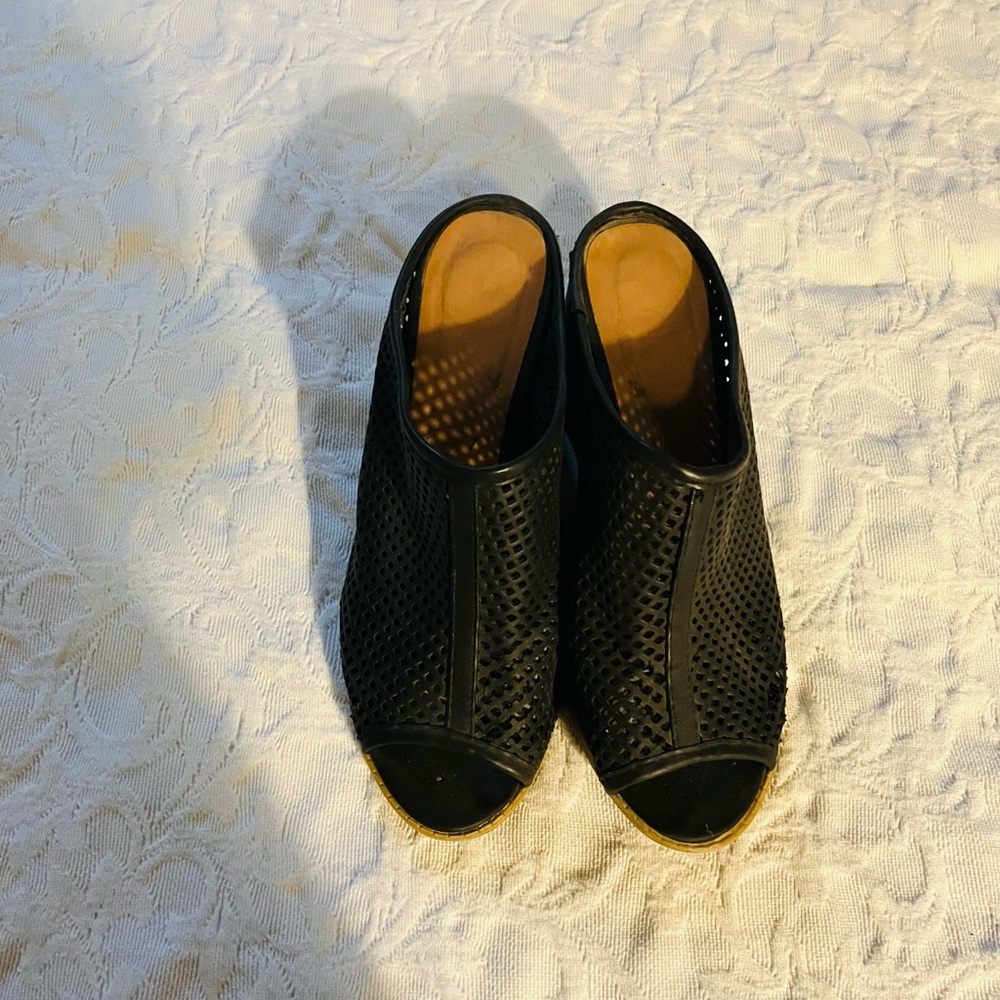 Elegant Black Women's slip on mesh Shoes